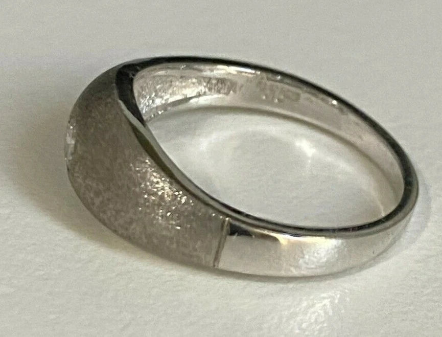 18K White Gold & Diamond Textured Dome Band Ring Size L - 5 1/2