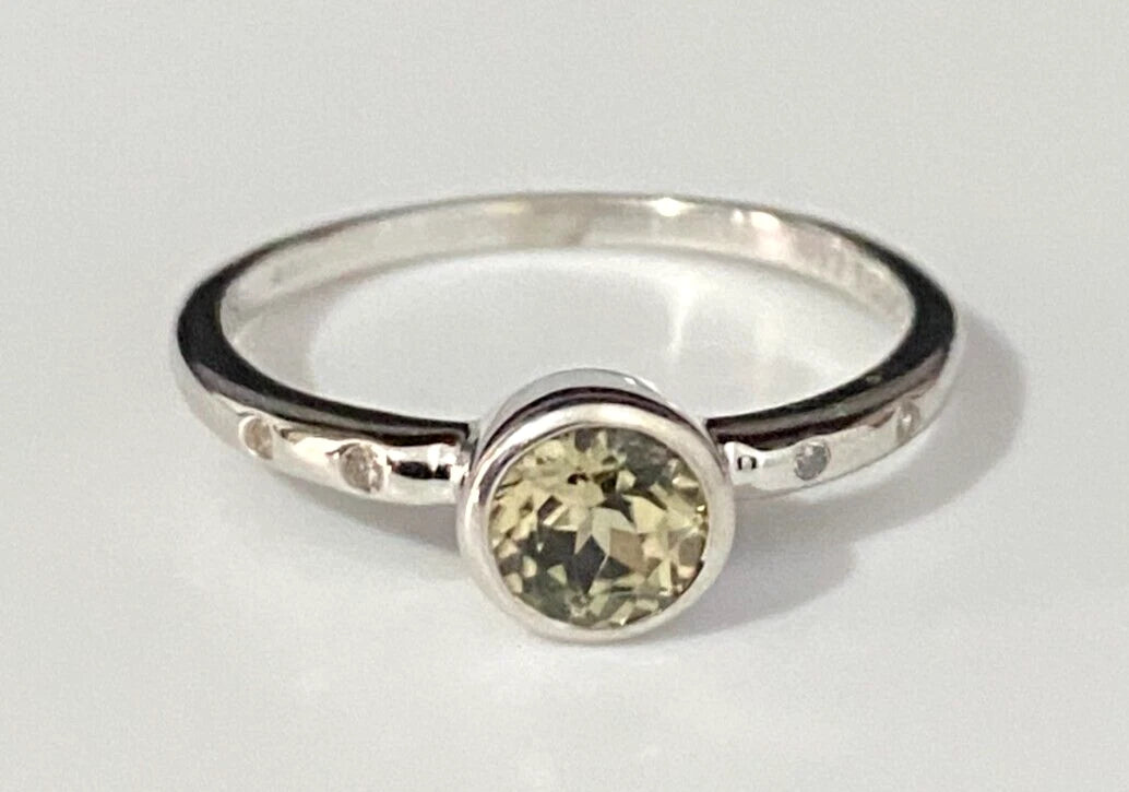 10K White Gold W/ Green Quartz & Diamond Ring Size N - 6 1/2