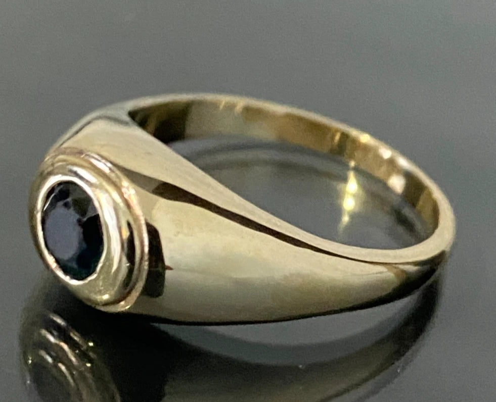 9K Yellow Gold & Blue Sapphire Men's Ring Size Y - 12 1/4