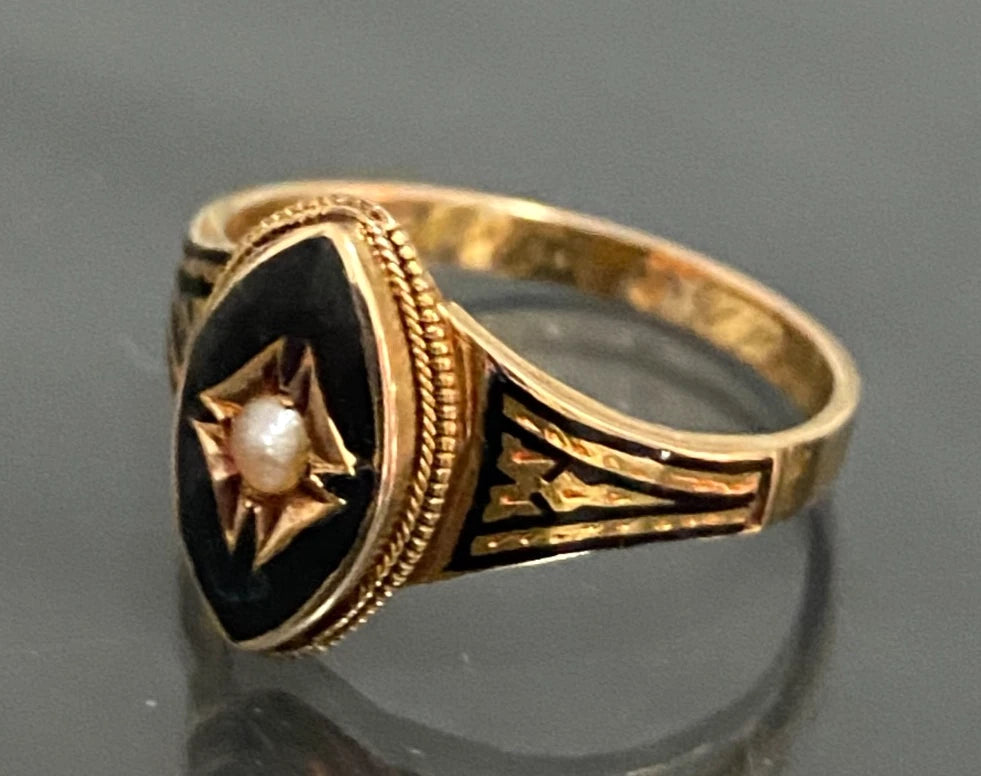 1860's Victorian 15K Yellow Gold Pearl & Enamel memorial Ring - Size L (US 5.75)