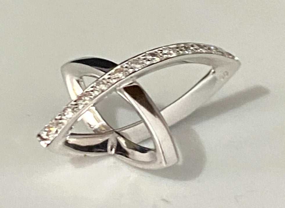 18K White Gold W/ Brilliant Diamond Cross Pendant
