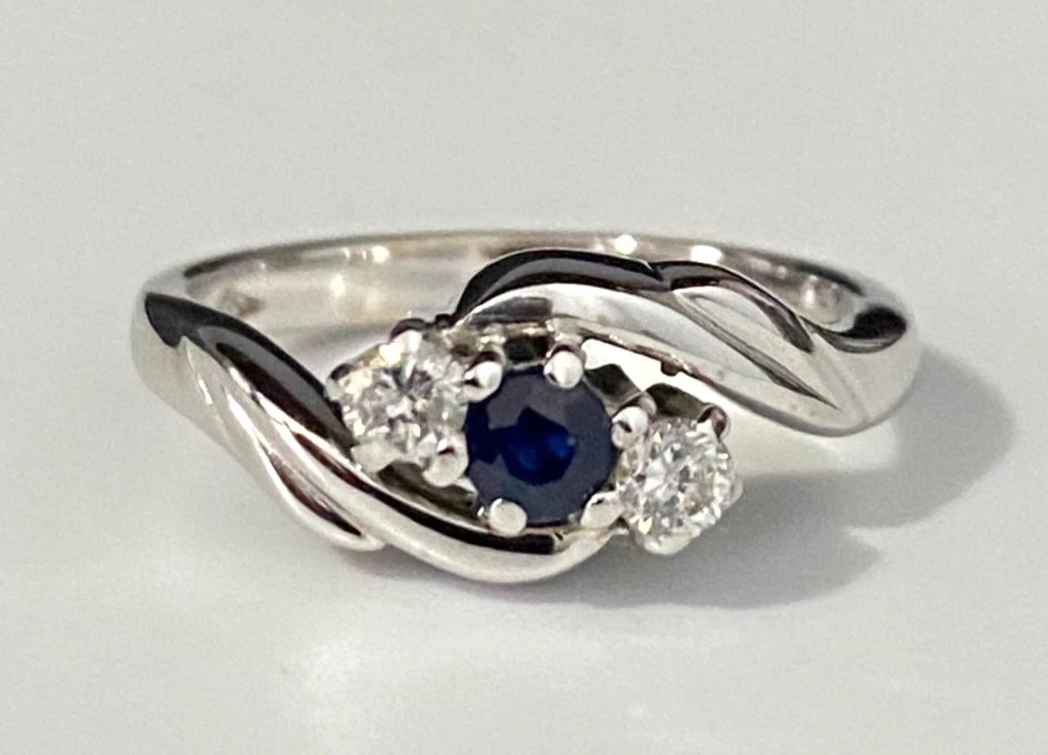 9K White Gold W/ Sapphire & Diamond Crossover Ring Size G 1/2 - 3 3/4