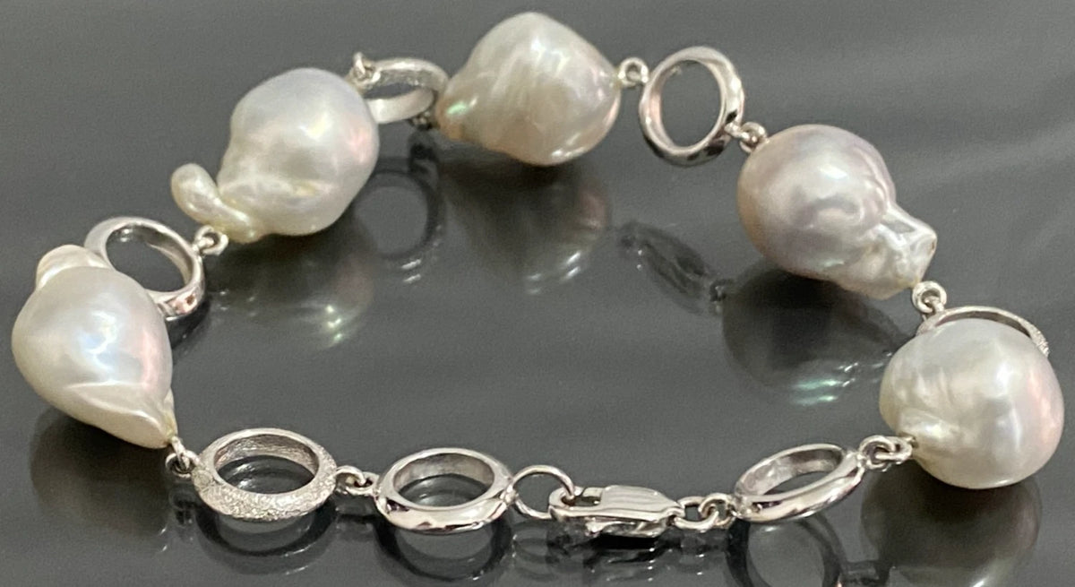 18K White Gold South Sea Baroque Pearl Bracelet 21cm Long