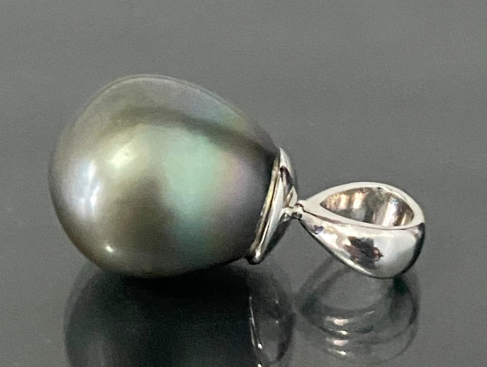 18K White Gold & Tahitian Pearl Pendant 24.0mm High