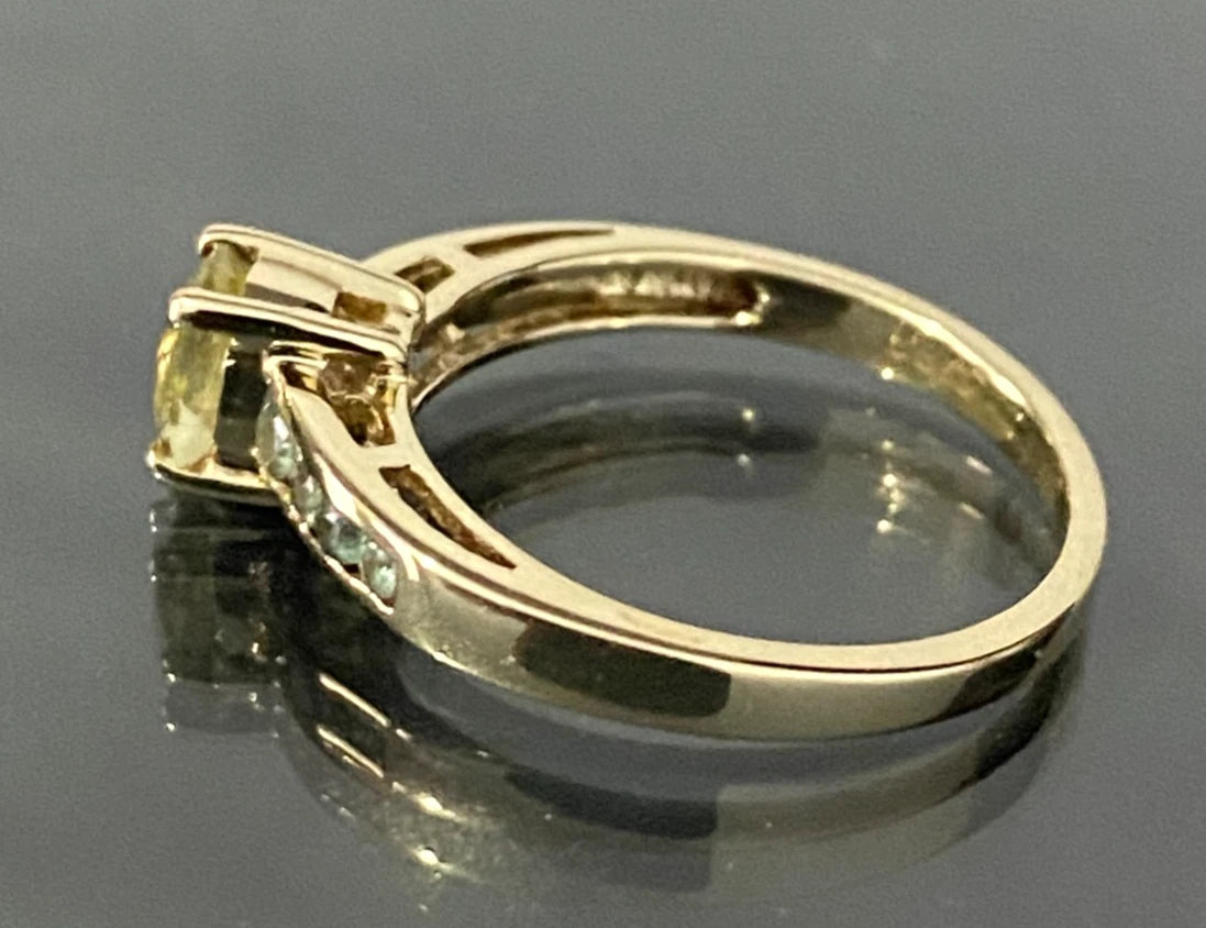 9Ct Yellow Gold Csarite stone & Green Accent Ring Size N (6.75)