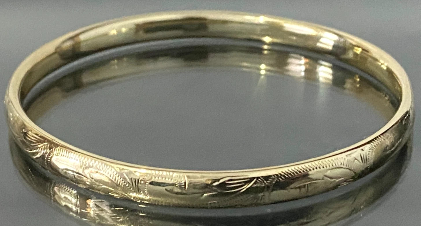 Vintage 9ct Yellow Gold Fully Engraved Bangle