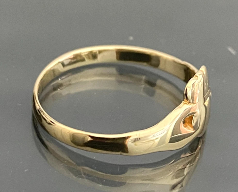 Vintage 9K Yellow Gold Traditional Claddagh Ring Size S (US 9.25)