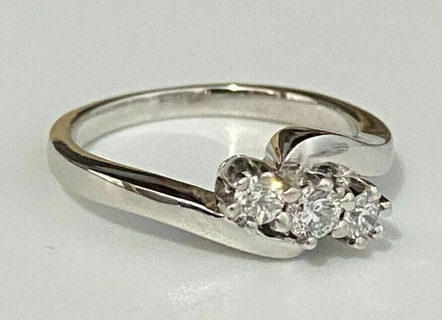 18K White Gold & 0.25CT Diamond Crossover Ring Size J 1/2 - 5