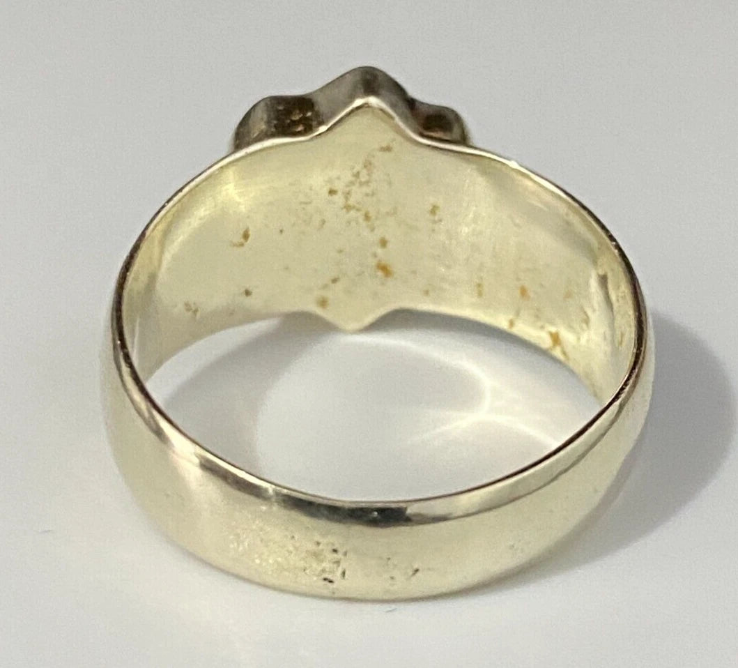 An Early 9K Yellow Gold "J.W.M" Initial Signet Ring Size Q - 8