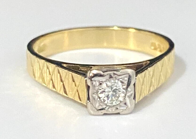 18K Yellow Gold & Diamond Solitaire Illusion Set Ring Size L 1/2 - 5 7/8