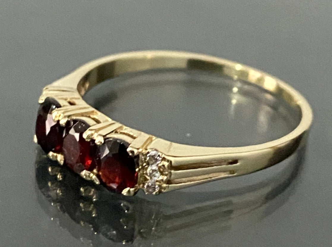 9K Yellow Gold W/ Garnet & CZ Three Stone Ring Size V 1/2 - 11