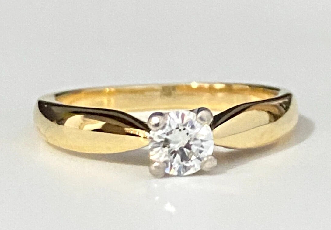 18K Yellow Gold & 0.32CT Diamond Solitaire Engagement Ring Size N - 6 1/2