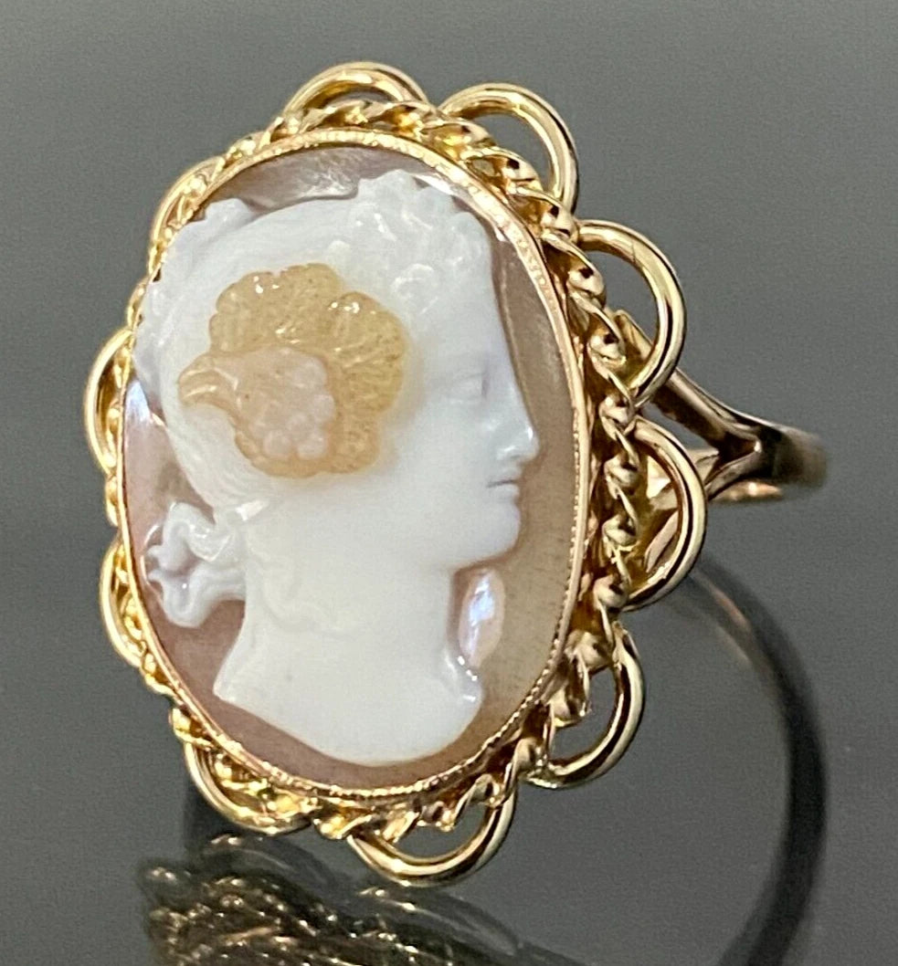 9K Yellow Gold & Carved Hardstone Cameo Ring Size S - 9 1/8