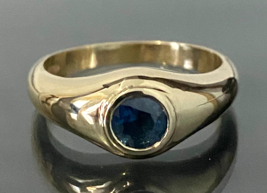 9K Yellow Gold & Blue Zircon Men's Ring Size W - 11 1/4