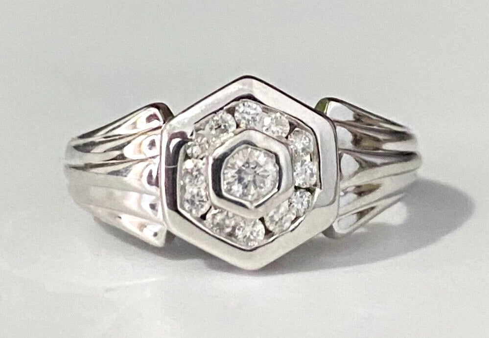 9K White Gold & 0.30CT Diamond Cluster Ring Size R - 8 5/8