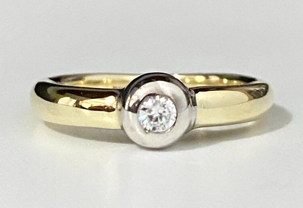 9K Yellow Gold & Cubic Zirconia Solitaire Ring Size O - 7