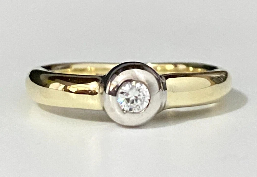9K Yellow Gold & Cubic Zirconia Solitaire Ring Size O - 7