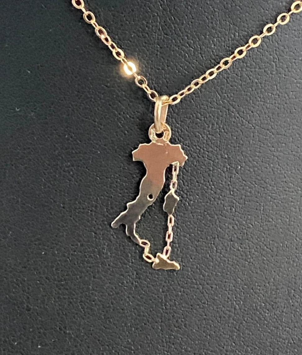 9K Yellow Gold Italy Map Charm / Pendant