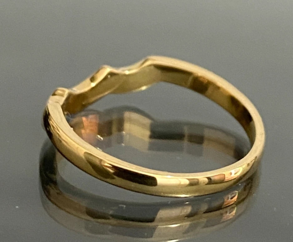 18ct Yellow Gold Shaped Curved Wedding Band – Size O (US 7.15)