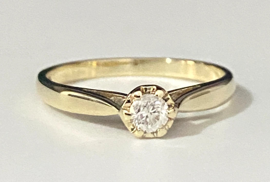 9K Yellow Gold & 0.15CT Diamond Illusion Set Solitaire Ring Size L 1/2 - 6