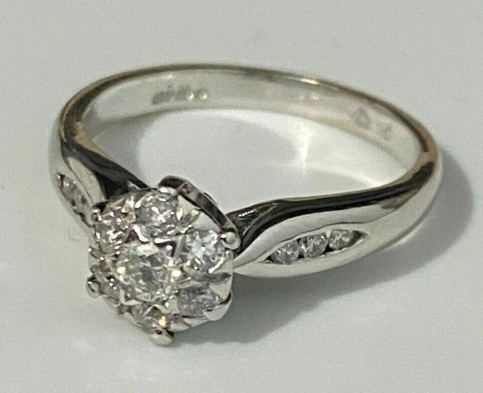 18K White Gold & 0.32CT Diamond Cluster Ring Size J - 4 5/8