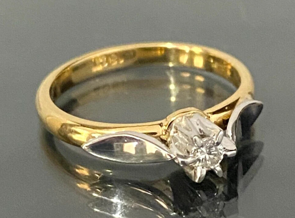 18K Yellow Gold & Diamond Solitaire Ring Size M - 6