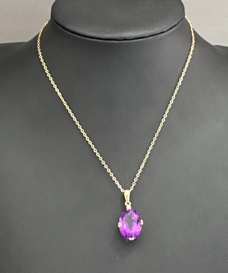 10K Yellow Gold Amethyst & Diamond pendant 31mm