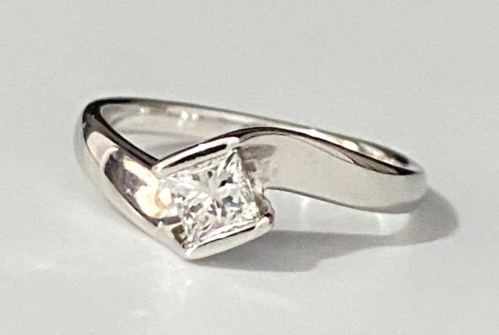 18K White Gold & 0.30CT Princess Diamond Engagement Ring Size J 1/2 - 5