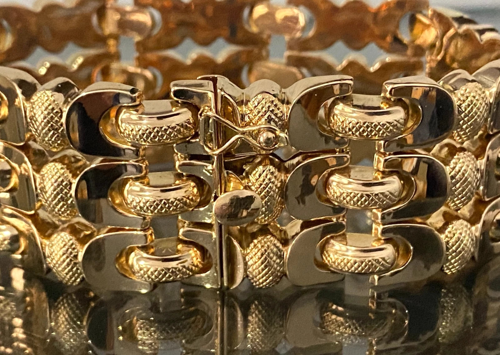 1940's Italian 18ct Yellow Gold Wide Hobnail Bracelet 19.50cm Long