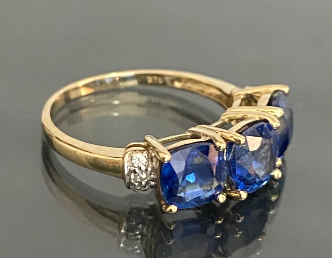 9K Yellow Gold Royal Blue Kyanite Three Stone Ring - Size N (US 6.75)