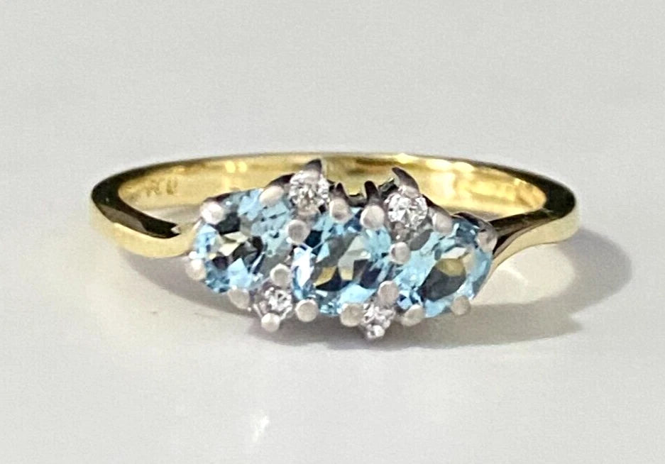 18K Yellow Gold W/ Aquamarine & Diamond Ring Size L 1/2 - 5 7/8