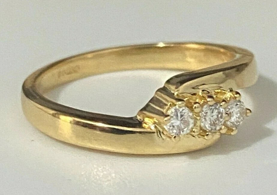18K Yellow Gold & Diamond Three Stone Set Ring Size M 1/2 - 6 1/4