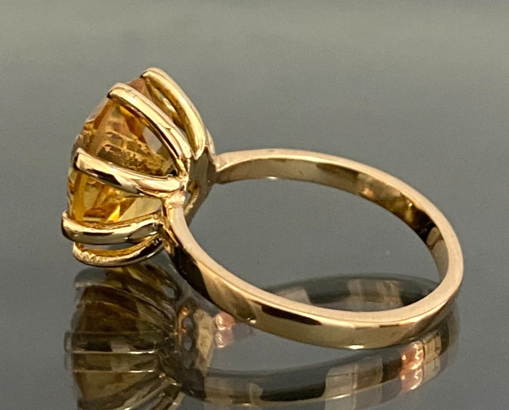 18K Yellow Gold & Orange Stone Set Ring Size M (US 6.15)