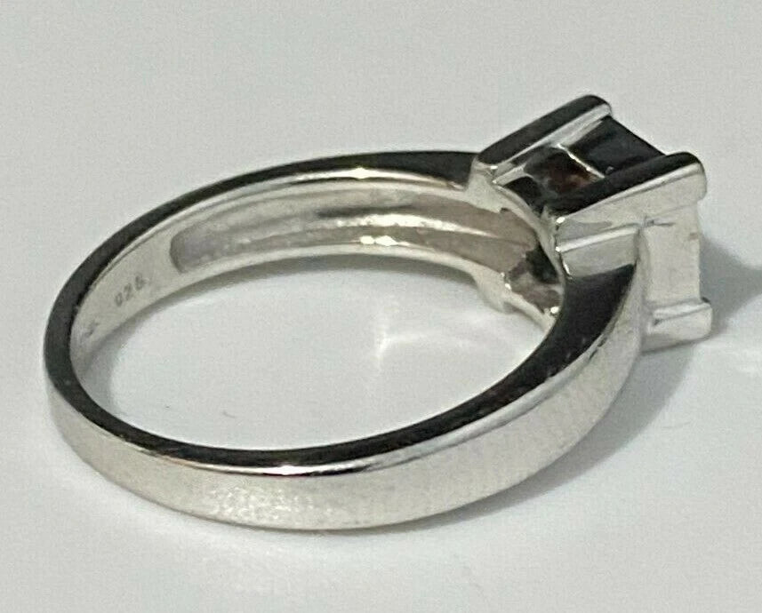 18K White Gold & 0.25CT Princess Cut Diamond Ring Size J - 4 5/8