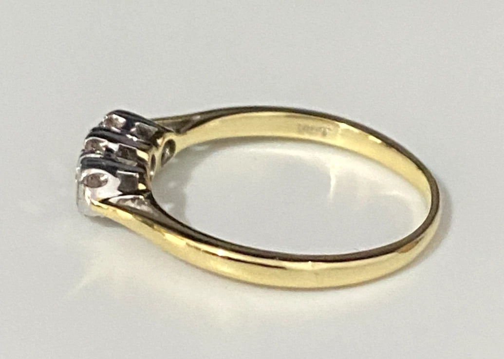 Vintage 18K Yellow Gold & 0.20CT Diamond Three Stone Ring Size K - 5 3/8