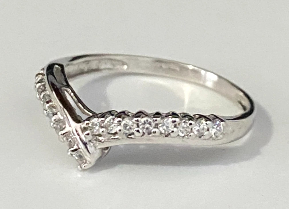 9K White Gold & CZ Curved Wedding Band Ring Size R - 8 7/8