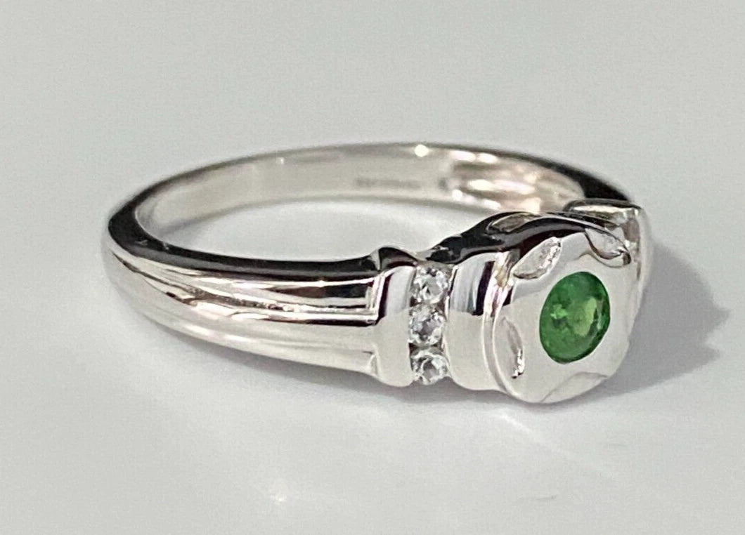 9K White Gold W/ Tsavorite & White Zircon Ring Size N - 6 1/2