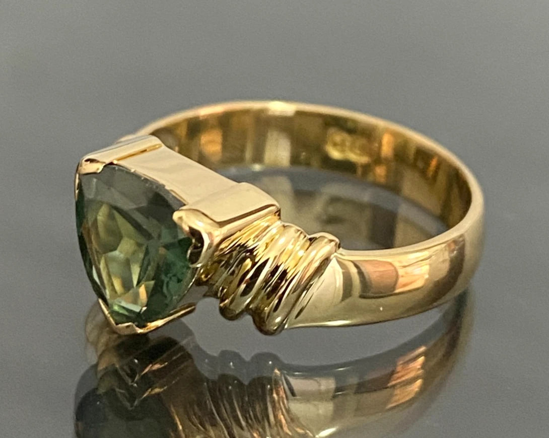 18K Yellow Gold 3.0CT Trillion Cut Green Sapphire Ring - Size S (US 9 ...