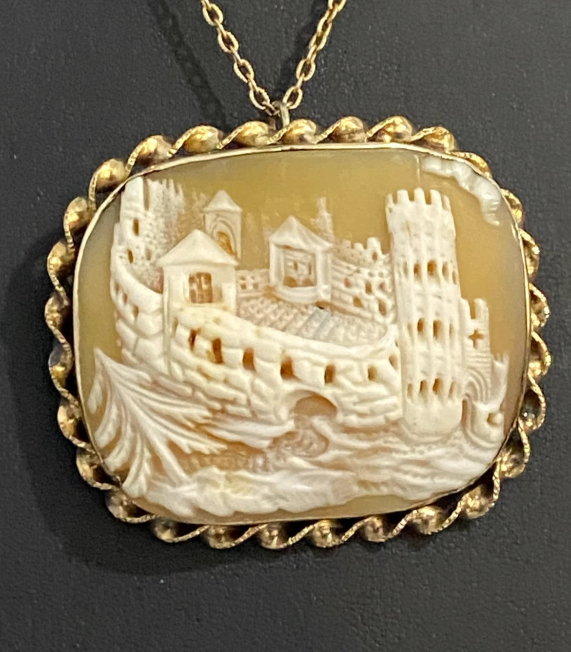Victorian Yellow Rolled Gold & Carved Cameo Brooch/Pendant