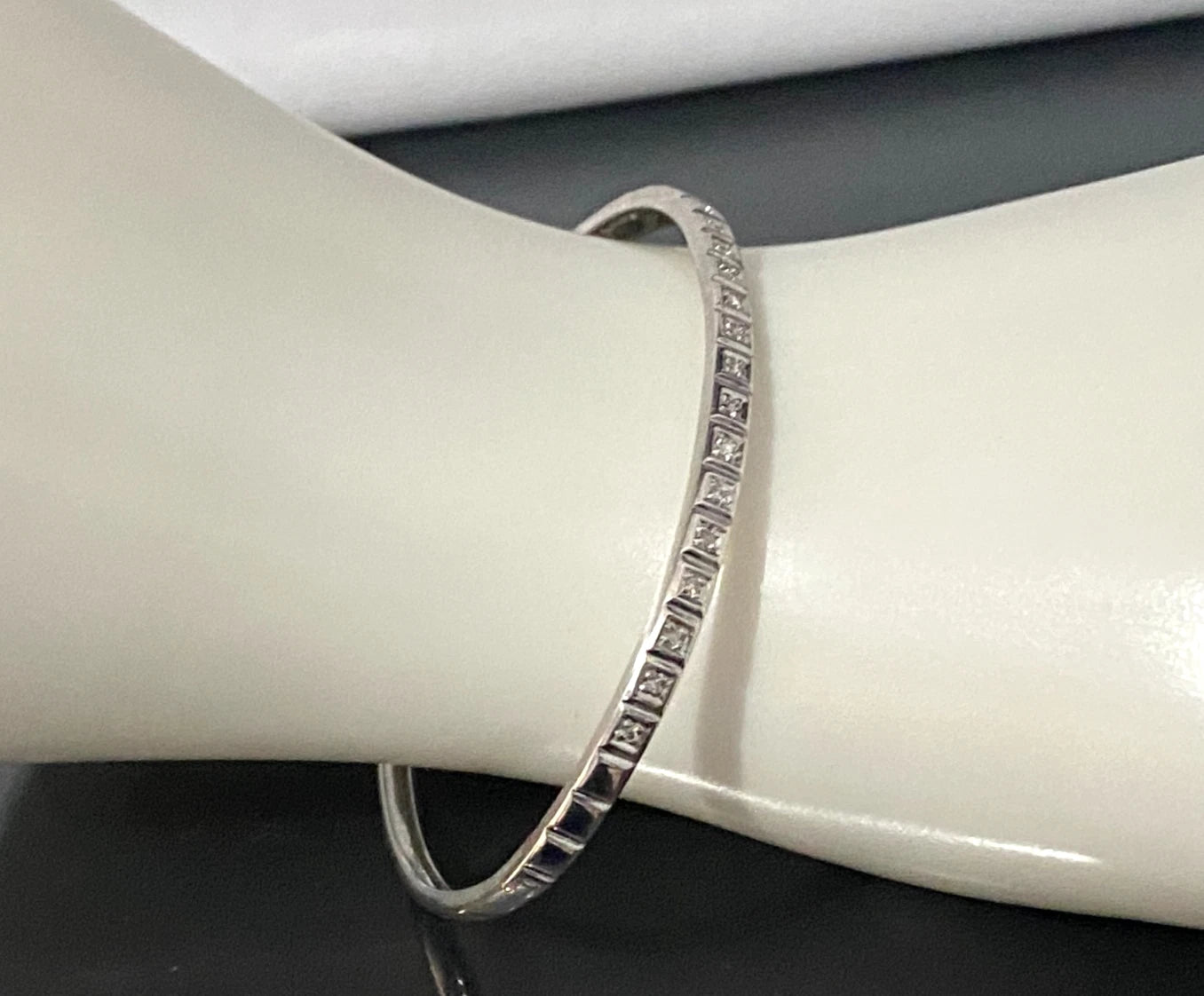 9K White Gold & Diamond Hinged Bangle 62mm