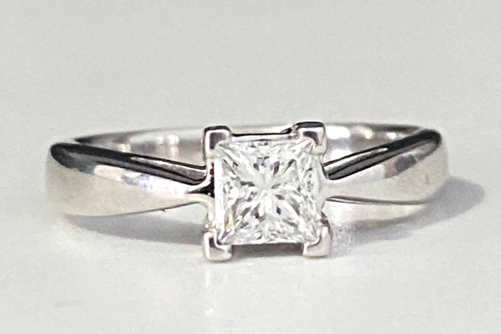 18K White Gold & 0.42CT Diamond Engagement Ring Size J - 4 3/4