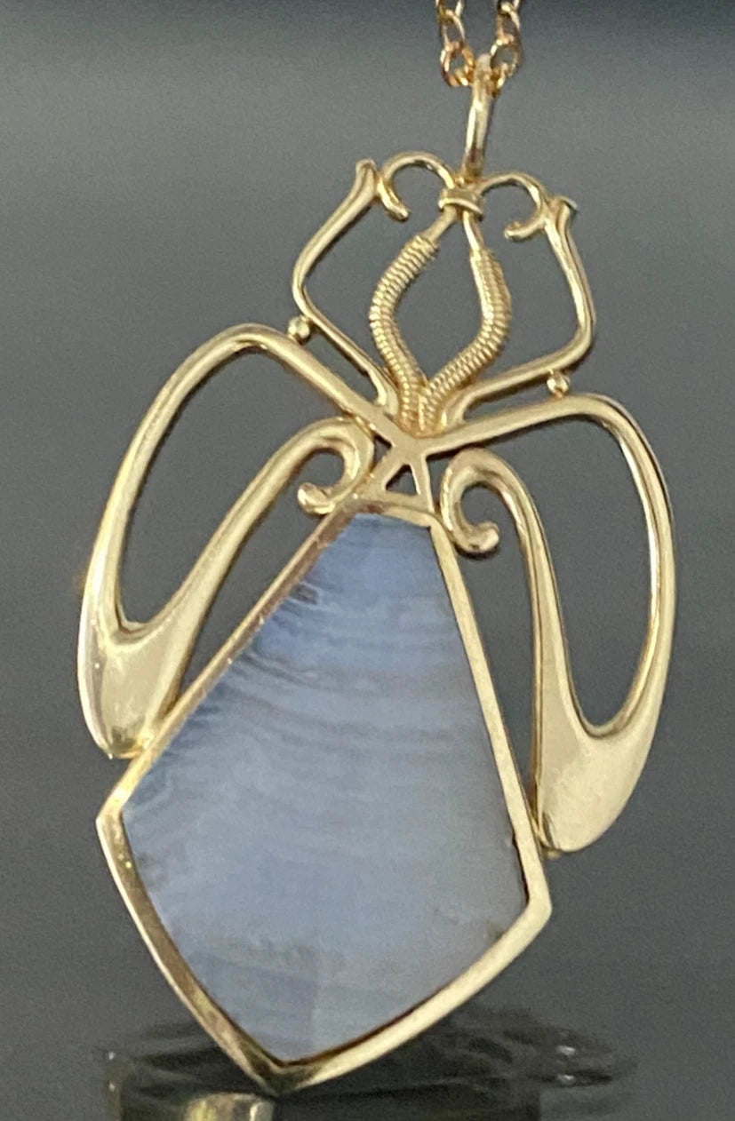 9K Yellow Gold & White Agate Spider Pendant 46.0mm