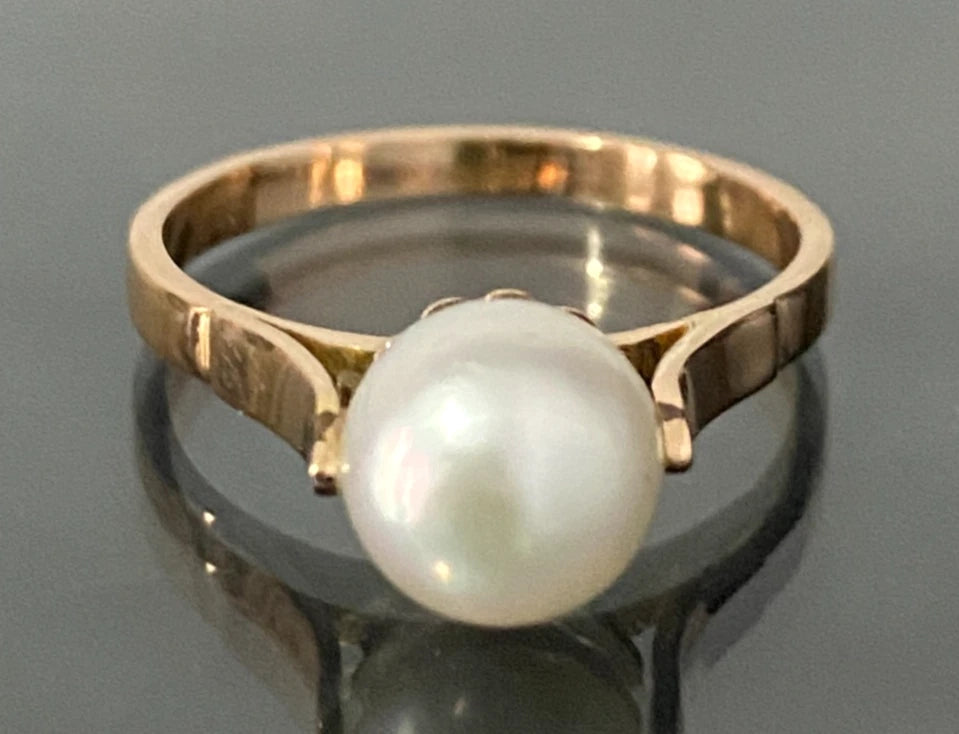 18K Yellow Gold & White Pearl Ring Size L - 5 7/8