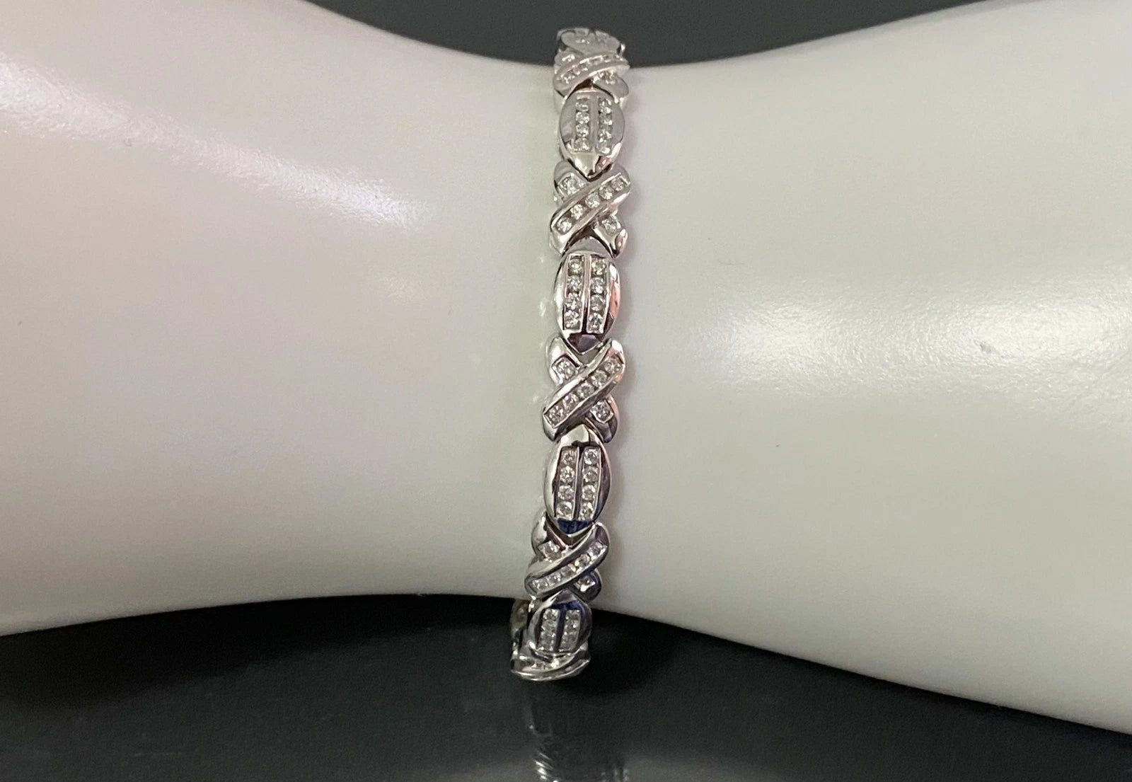 14K White Gold 1.50ct Diamond Channel-Set Bracelet