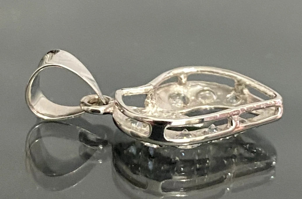 18K White Gold & Cubic Zirconia Heart Pendant 23.0mm High