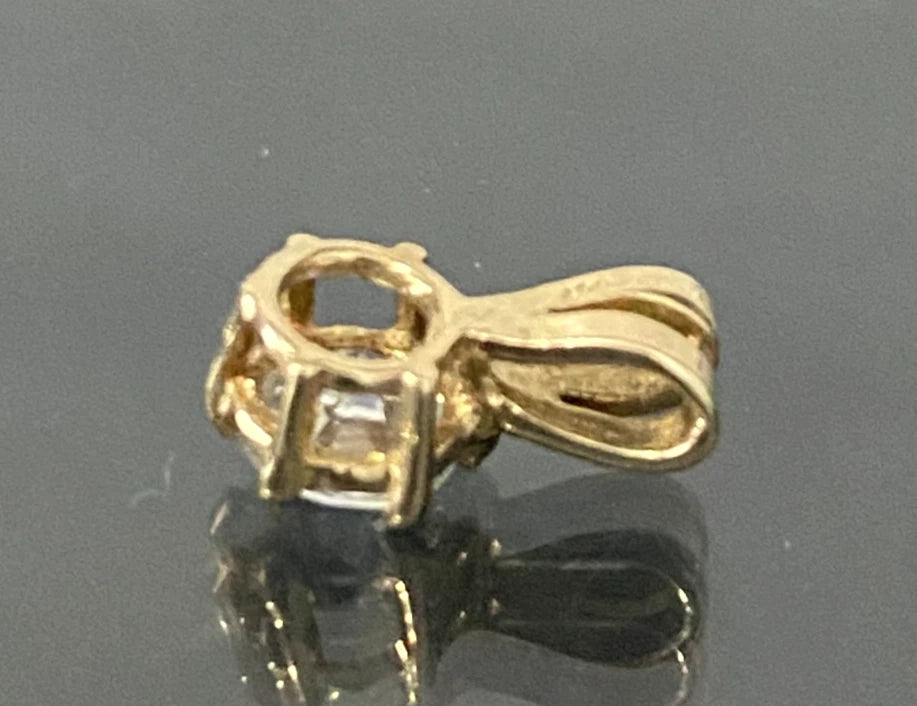 9K Yellow Gold & Cubic Zirconia Single Stone Pendant