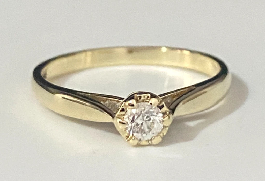9K Yellow Gold & 0.15CT Diamond Illusion Set Solitaire Ring Size L 1/2 - 6