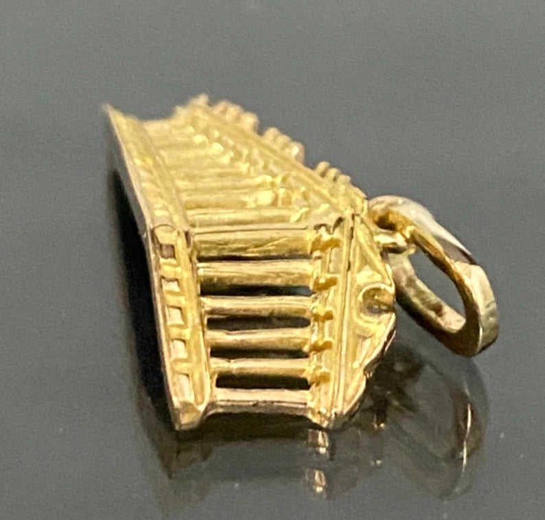 18K Yellow Gold Parthenon Acropolis Pendant