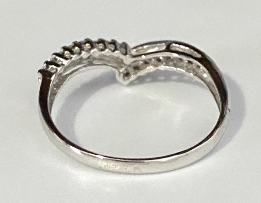 9K White Gold & CZ Curved Wedding Band Ring Size R - 8 7/8