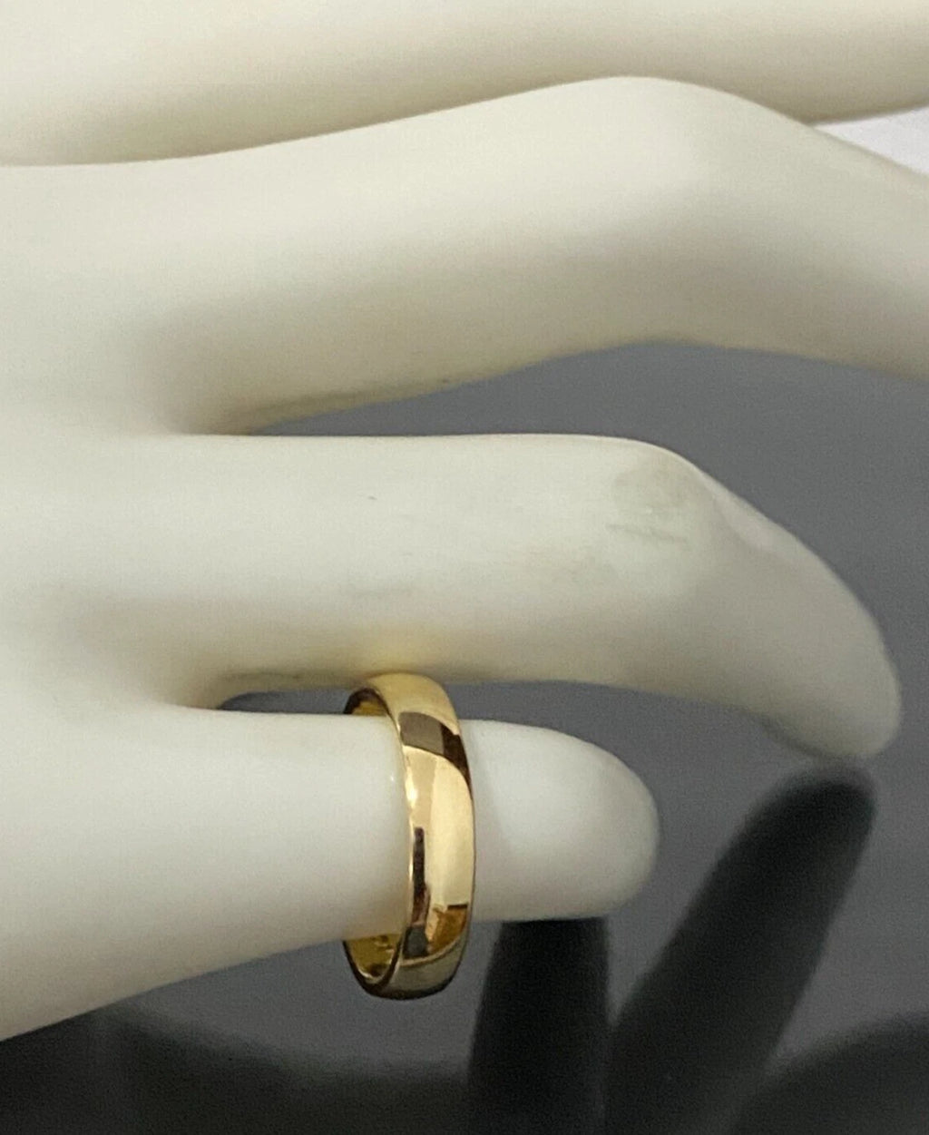 18K Yellow Gold Wedding Band Ring Size H 1/2 - 4